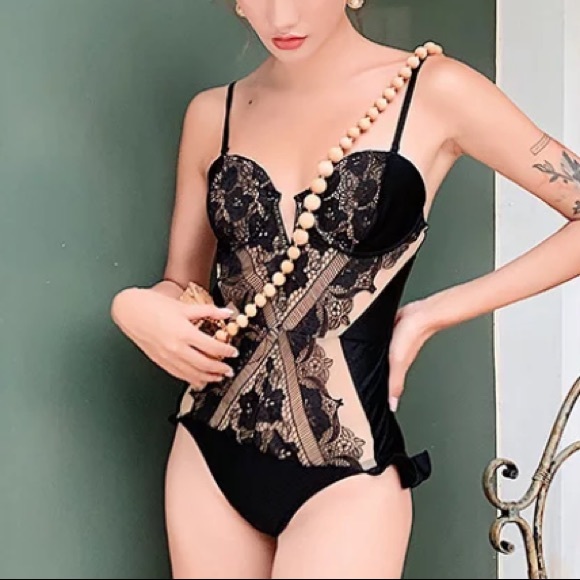 SWIMSUIT - Picture 4 of 9